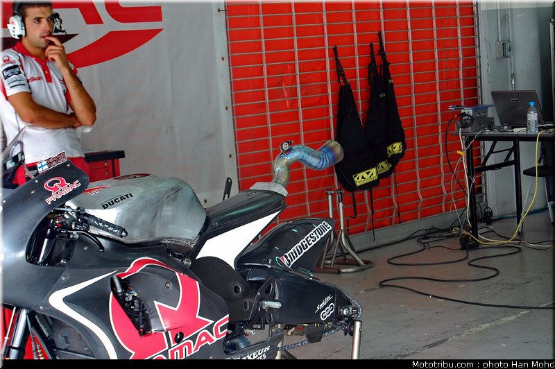 espargaro_7_motogp_2010_tests_sepang2