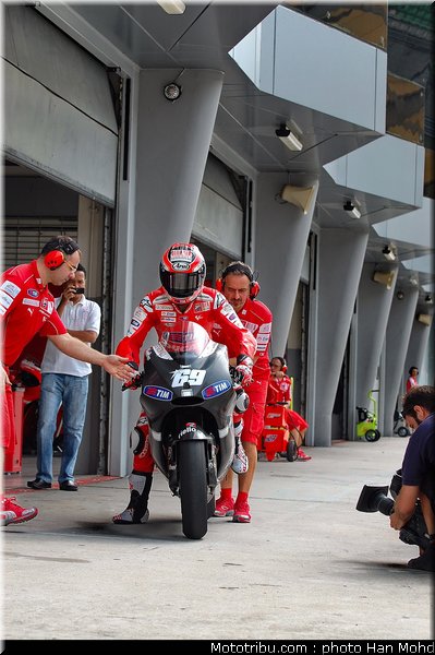 hayden_02_motogp_2010_tests_sepang2