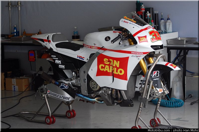 melandri_01_motogp_2010_tests_sepang2