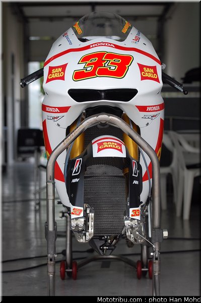 melandri_02_motogp_2010_tests_sepang2