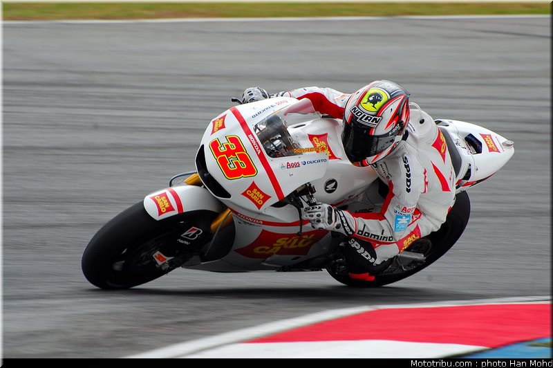 melandri_12_motogp_2010_tests_sepang2