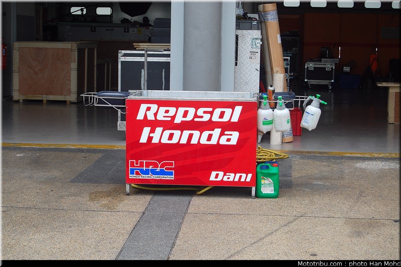 paddock_01_motogp_2010_tests_sepang2
