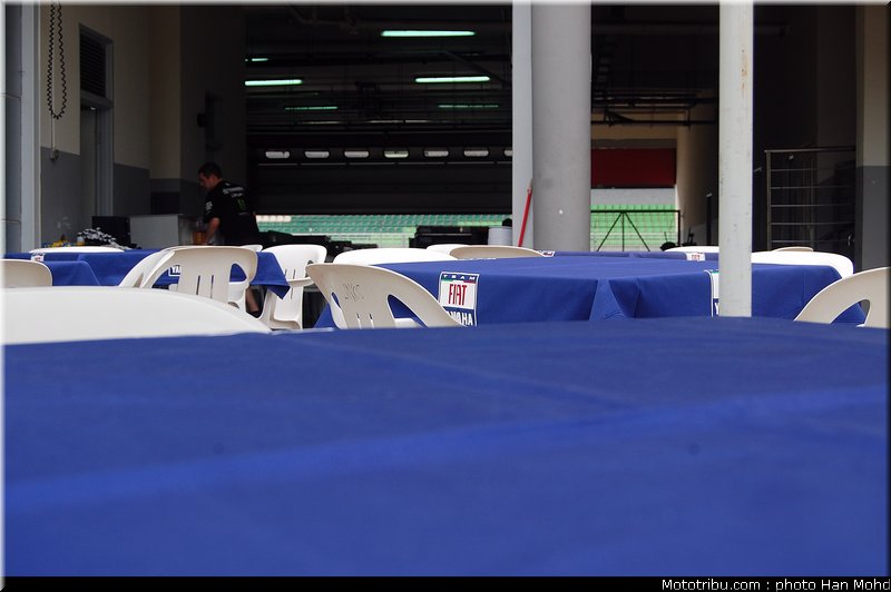 paddock_05_motogp_2010_tests_sepang2