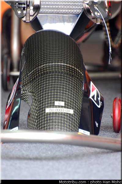 paddock_06_motogp_2010_tests_sepang2