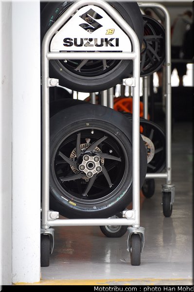 paddock_09_motogp_2010_tests_sepang2