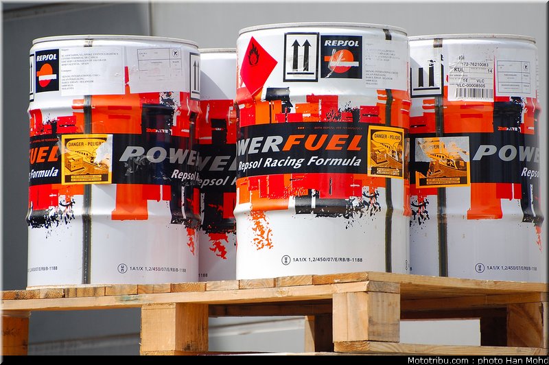 paddock_12_motogp_2010_tests_sepang2