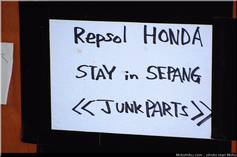 paddock_13_motogp_2010_tests_sepang2