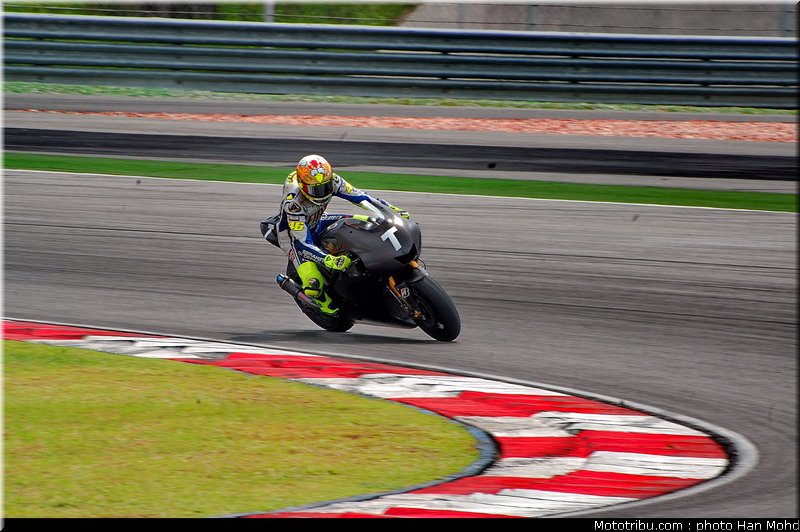 rossi_25_motogp_2010_tests_sepang2