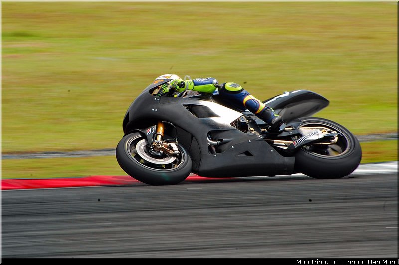 rossi_27_motogp_2010_tests_sepang2