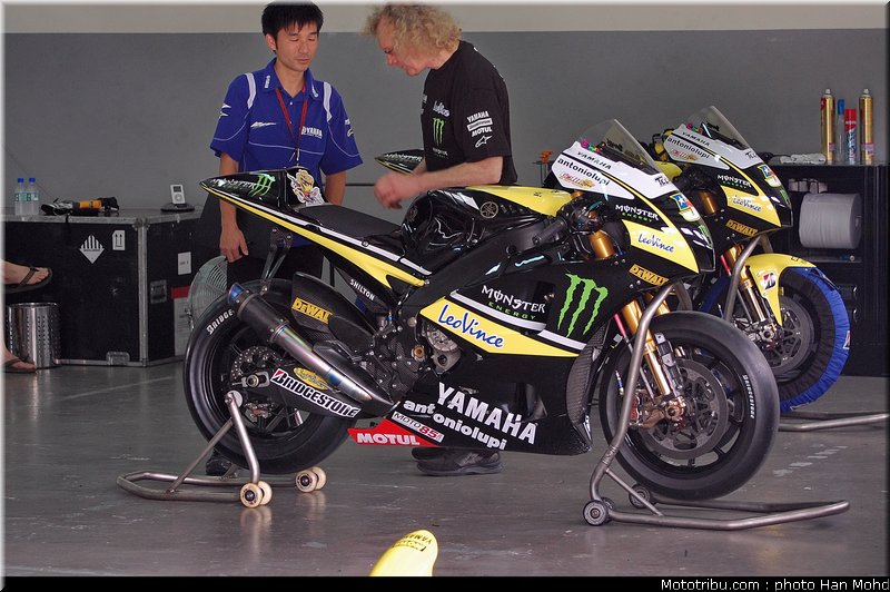 tech3_motogp_2010_tests_sepang2