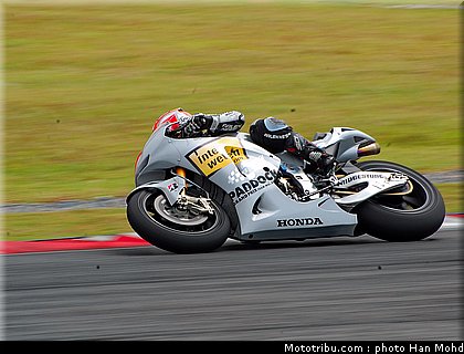 aoyama_007_motogp_2010_tests_sepang2.JPG