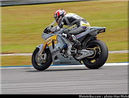 aoyama_010_motogp_2010_tests_sepang2.JPG