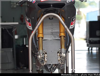depuniet_02_motogp_2010_tests_sepang2.JPG