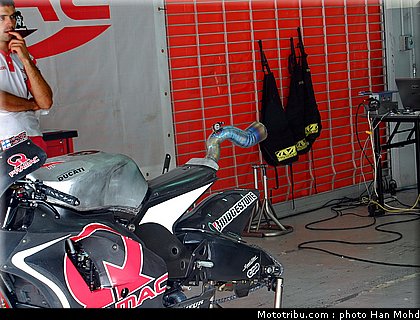espargaro_7_motogp_2010_tests_sepang2.JPG