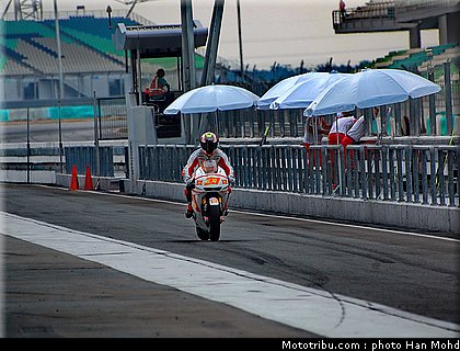 melandri_04_motogp_2010_tests_sepang2.JPG