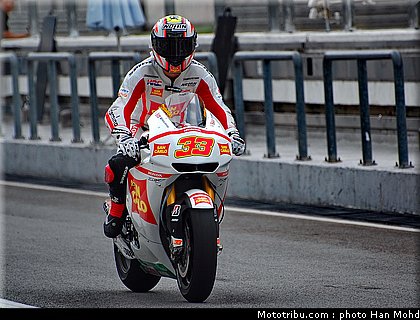 melandri_05_motogp_2010_tests_sepang2.JPG