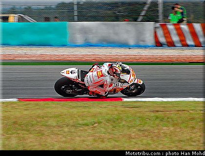 melandri_11_motogp_2010_tests_sepang2.JPG