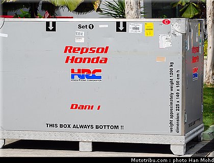 paddock_11_motogp_2010_tests_sepang2.JPG