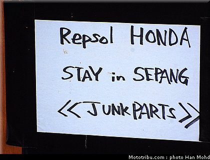 paddock_13_motogp_2010_tests_sepang2.JPG