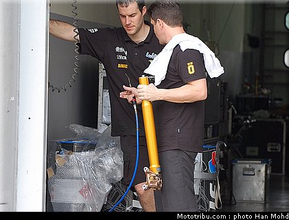 paddock_14_motogp_2010_tests_sepang2.JPG