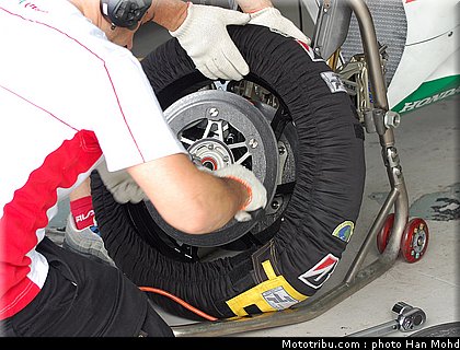 simoncelli_05_motogp_2010_tests_sepang2.JPG