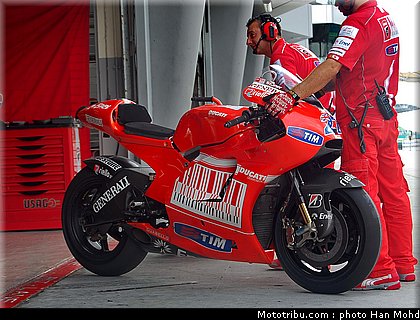 stoner_15_motogp_2010_tests_sepang2.JPG