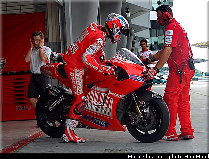 stoner_16_motogp_2010_tests_sepang2.JPG