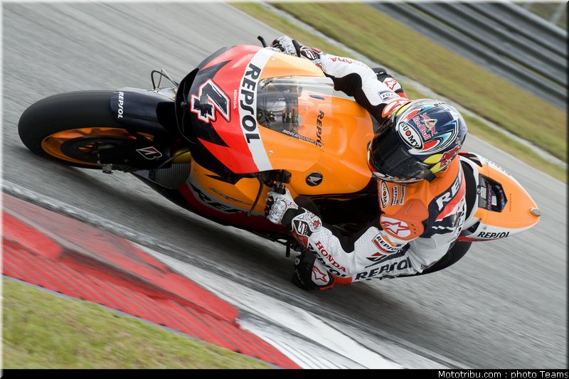 dovizioso_05_motogp_2010_test_sepang2