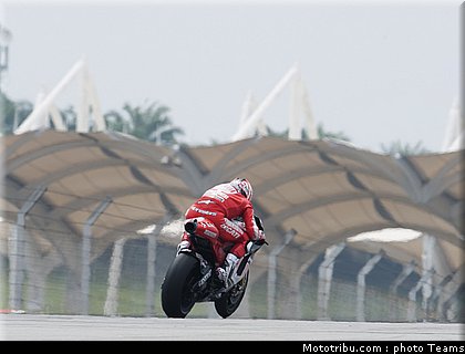 hayden_4_motogp_2010_test_sepang2.jpg