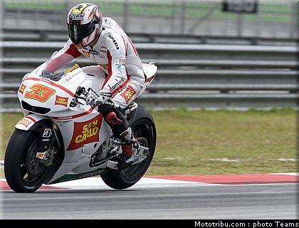 melandri_04_motogp_2010_test_sepang2.jpg