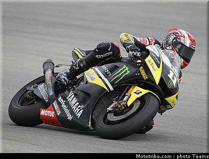 spies_1_motogp_2010_test_sepang2.jpg