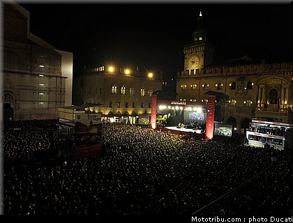 ducati_night_2011_001.jpg