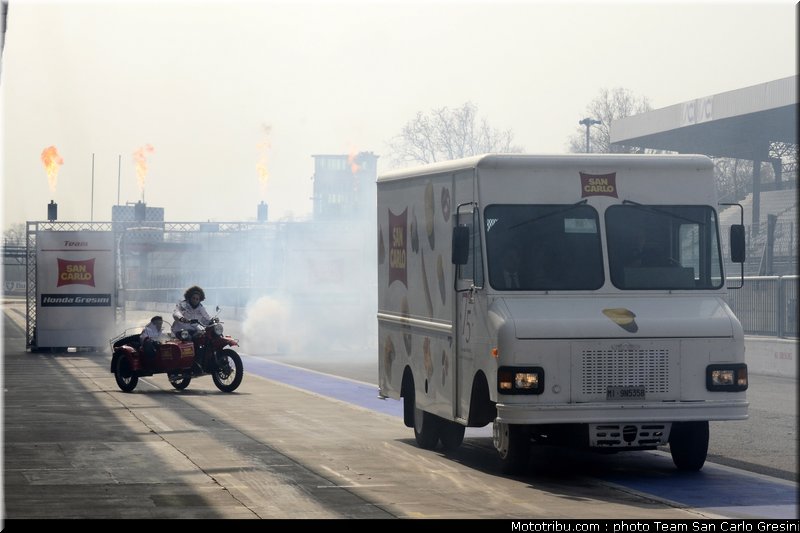 motogp_team_gresini_san_carlo_2011_010