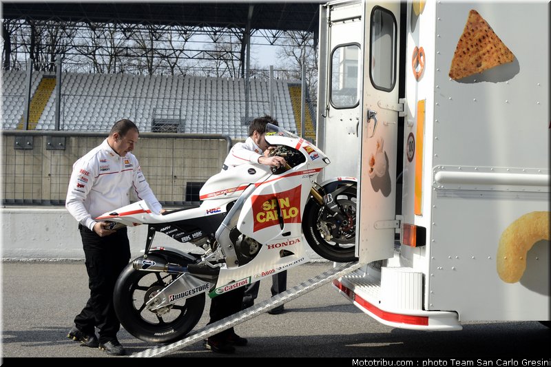 motogp_team_gresini_san_carlo_2011_011