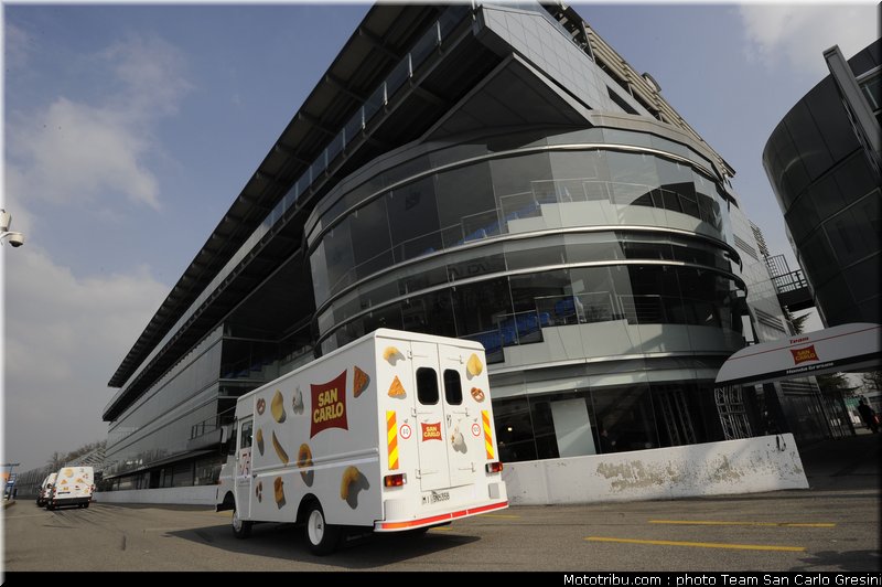 motogp_team_gresini_san_carlo_2011_015