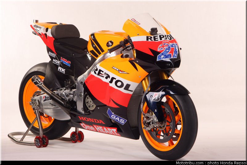 016_honda_repsol_hrc_2011_pedrosa_01_016