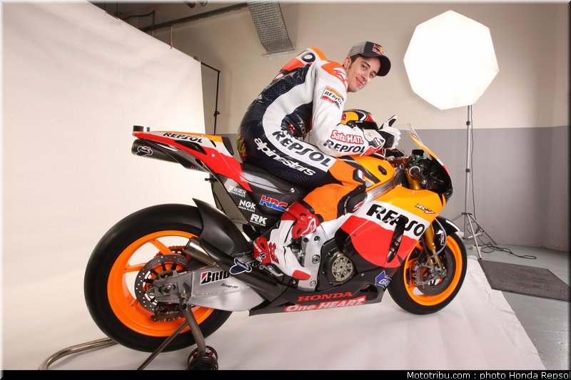 037_honda_repsol_hrc_2011_dovizioso_05_037