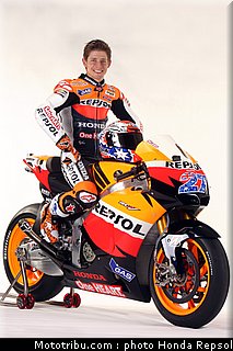 009_honda_repsol_hrc_2011_stoner_07_009.jpg