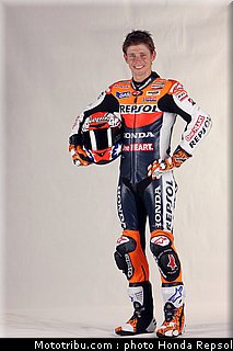 010_honda_repsol_hrc_2011_stoner_08_010.jpg