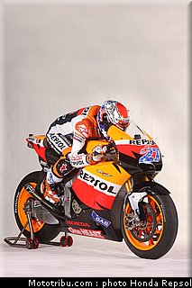 013_honda_repsol_hrc_2011_stoner_11_013.jpg