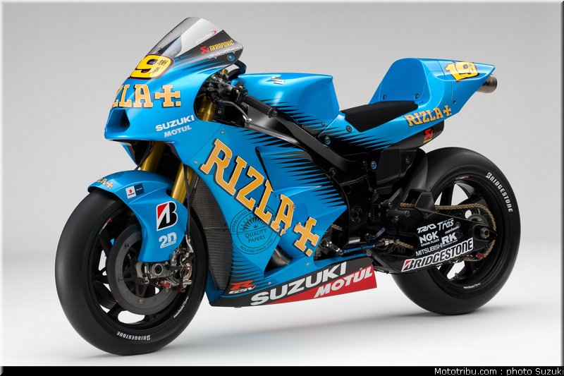 motogp_2011_team_suzuki_rizla+_001