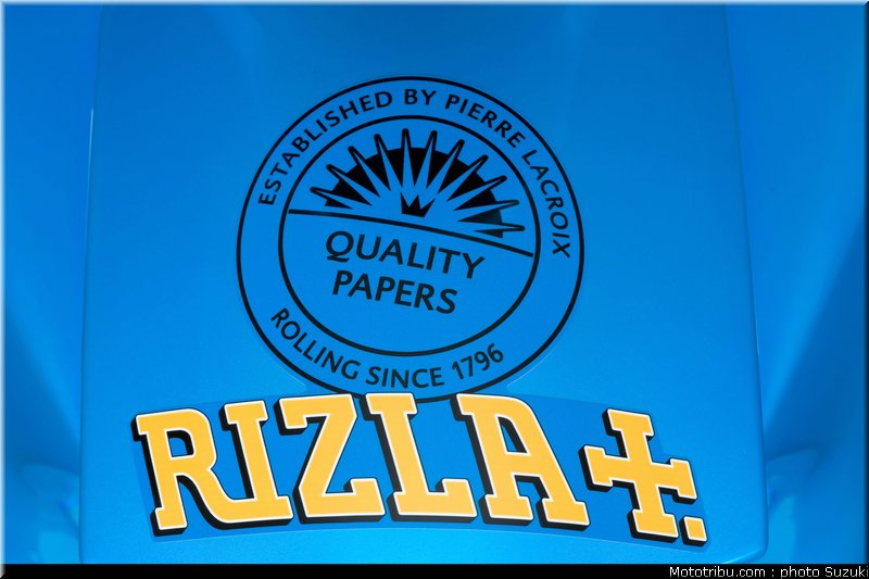 motogp_2011_team_suzuki_rizla+_002