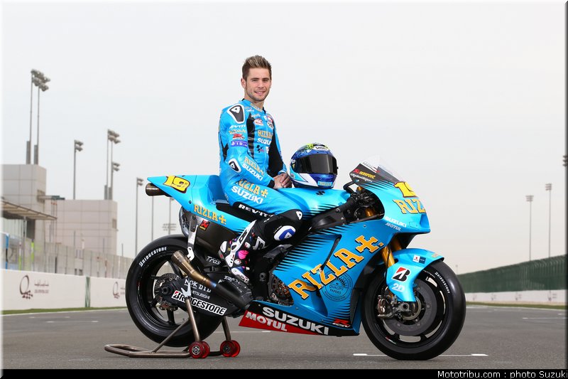 motogp_2011_team_suzuki_rizla+_010