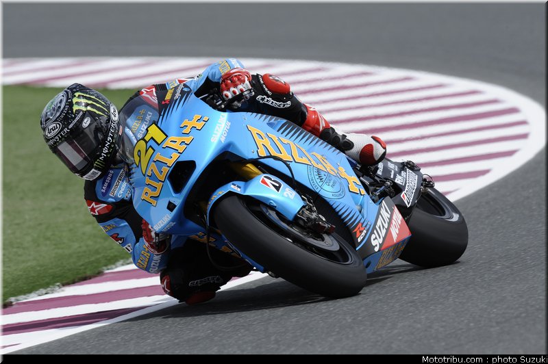 motogp_2011_team_suzuki_rizla+_016
