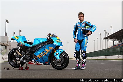 motogp_2011_team_suzuki_rizla+_012.jpg