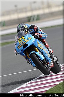 motogp_2011_team_suzuki_rizla+_015.jpg