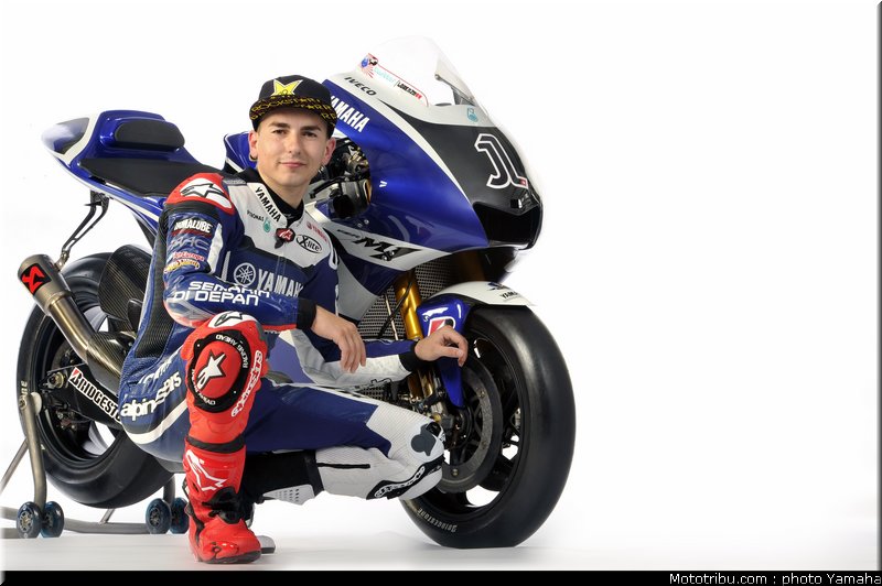 motogp_yamaha_racing_team_2011_lorenzo_001