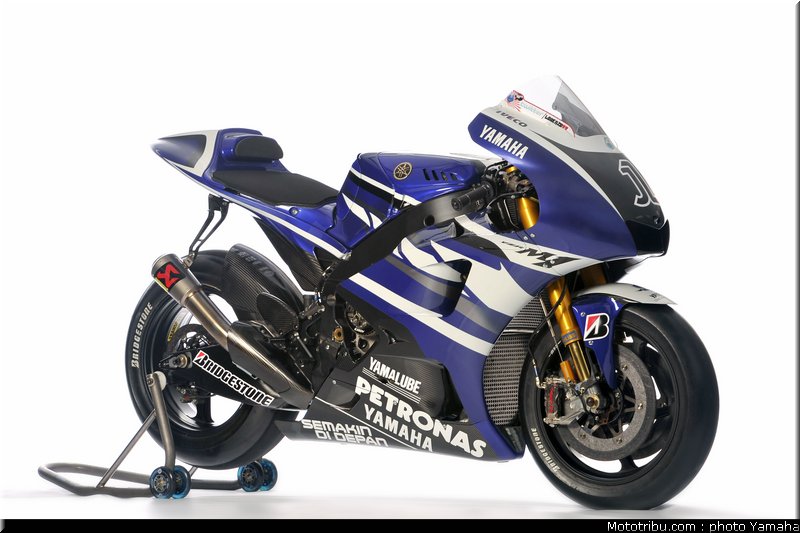 motogp_yamaha_racing_team_2011_lorenzo_004