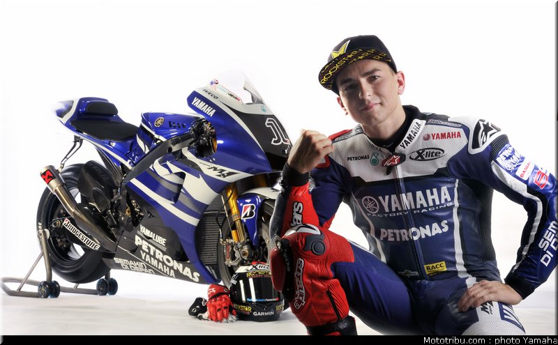 motogp_yamaha_racing_team_2011_lorenzo_005