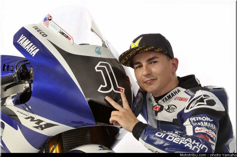 motogp_yamaha_racing_team_2011_lorenzo_006